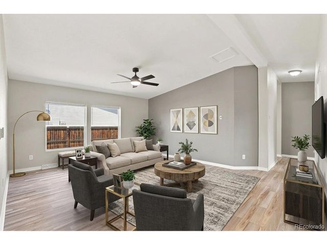 302 Apache Pl, Lochbuie, CO 80603