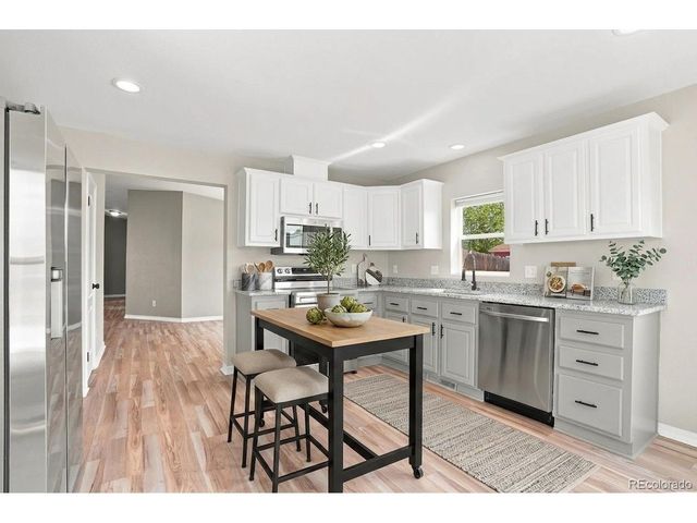 302 Apache Pl, Lochbuie, CO 80603