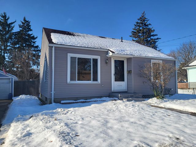 2302 Maplewood Avenue, Lansing, MI 48910