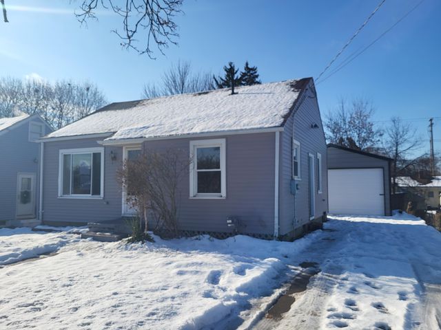 2302 Maplewood Avenue, Lansing, MI 48910