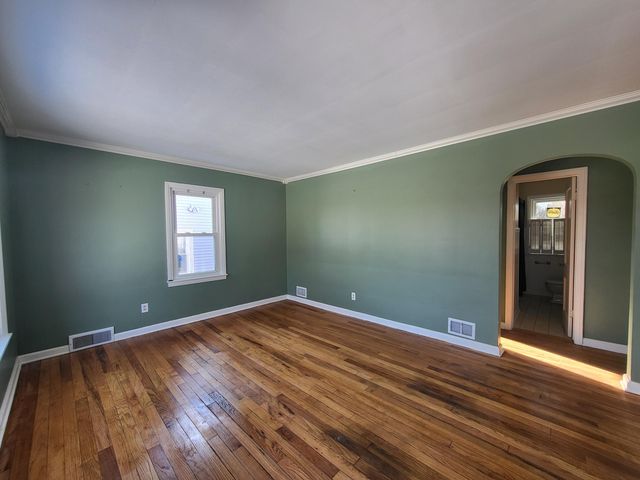 2302 Maplewood Avenue, Lansing, MI 48910