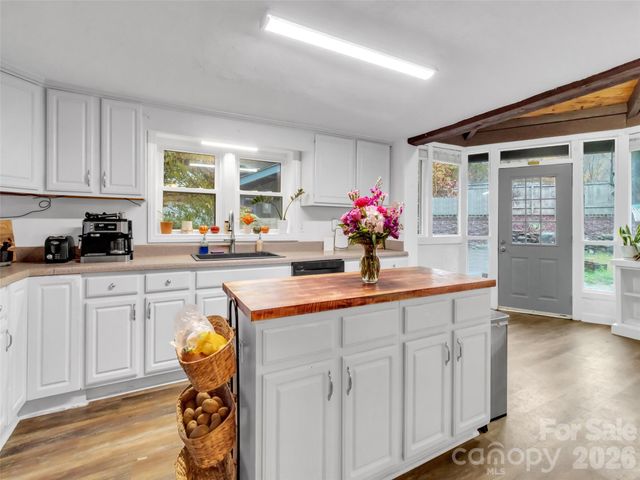 126 Arrowwood Way, Canton, NC 28716