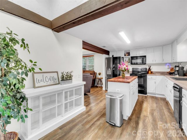 126 Arrowwood Way, Canton, NC 28716