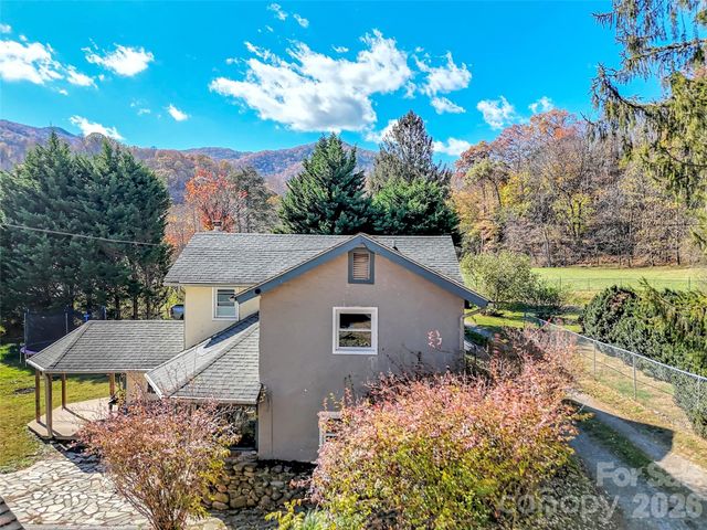 126 Arrowwood Way, Canton, NC 28716