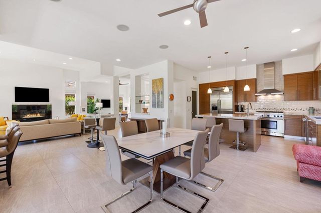 469 White Horse Trail, Palm Desert, CA 92211