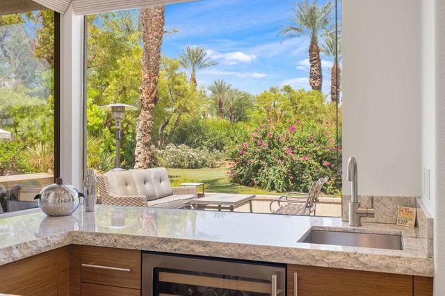 469 White Horse Trail, Palm Desert, CA 92211