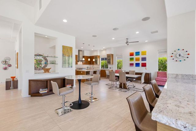 469 White Horse Trail, Palm Desert, CA 92211