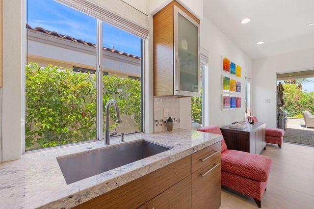 469 White Horse Trail, Palm Desert, CA 92211