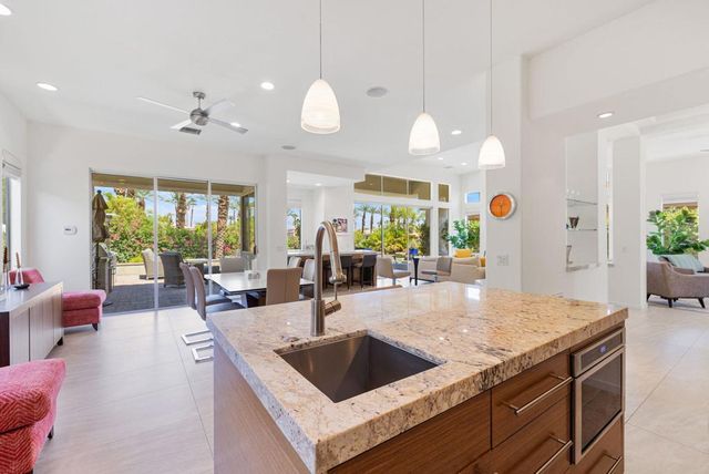 469 White Horse Trail, Palm Desert, CA 92211