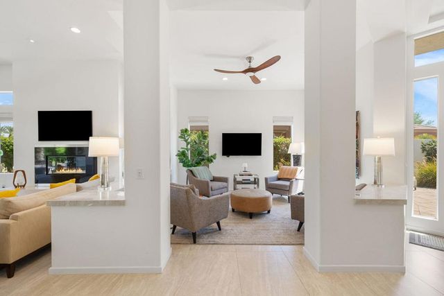 469 White Horse Trail, Palm Desert, CA 92211