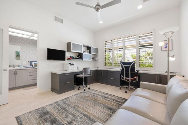 469 White Horse Trail, Palm Desert, CA 92211