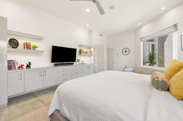 469 White Horse Trail, Palm Desert, CA 92211