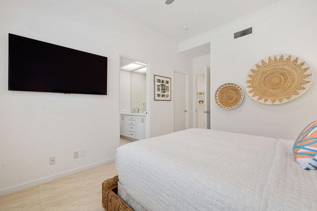 469 White Horse Trail, Palm Desert, CA 92211