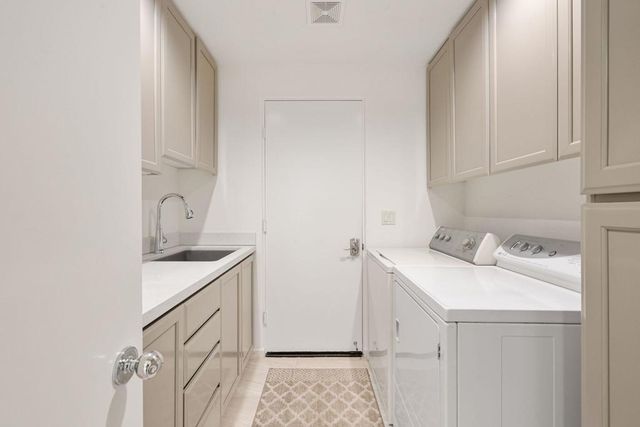 469 White Horse Trail, Palm Desert, CA 92211