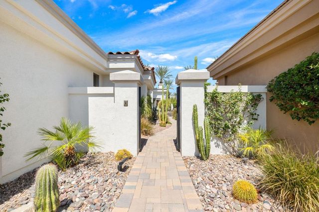 469 White Horse Trail, Palm Desert, CA 92211