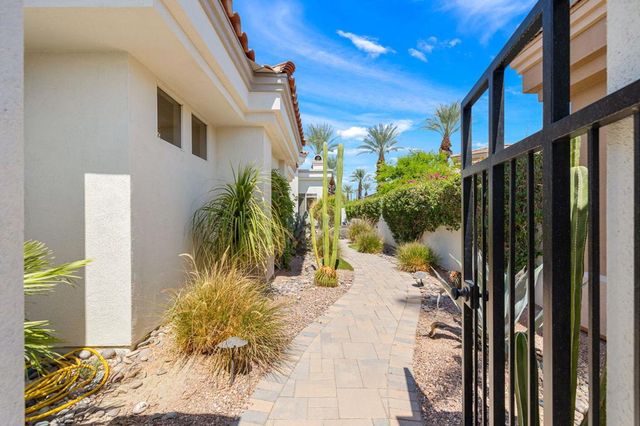469 White Horse Trail, Palm Desert, CA 92211