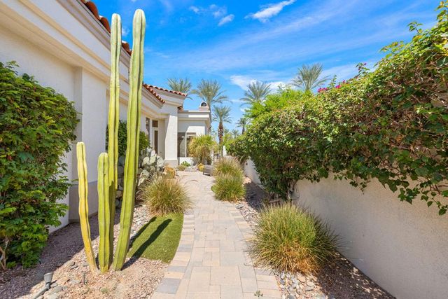 469 White Horse Trail, Palm Desert, CA 92211