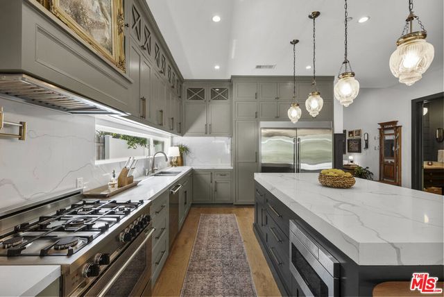 13431 Weddington Street, Sherman Oaks, CA 91401