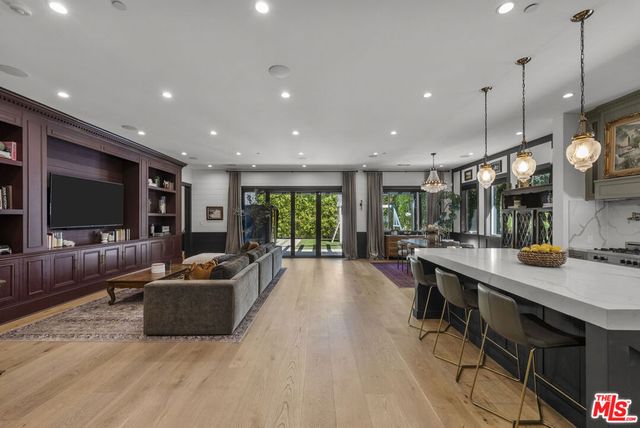 13431 Weddington Street, Sherman Oaks, CA 91401