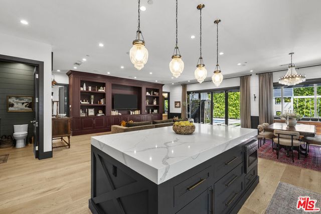 13431 Weddington Street, Sherman Oaks, CA 91401