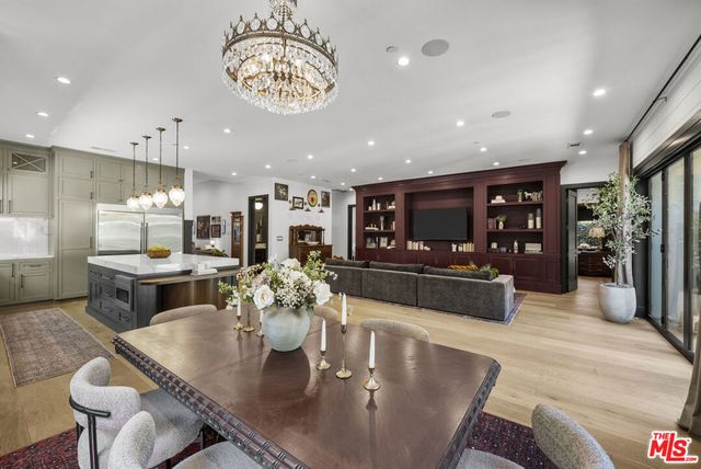 13431 Weddington Street, Sherman Oaks, CA 91401