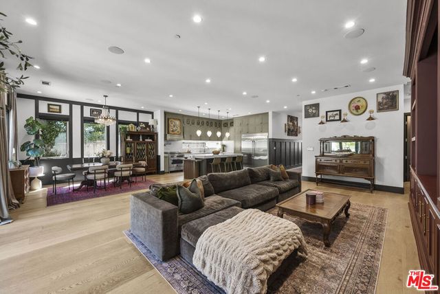 13431 Weddington Street, Sherman Oaks, CA 91401