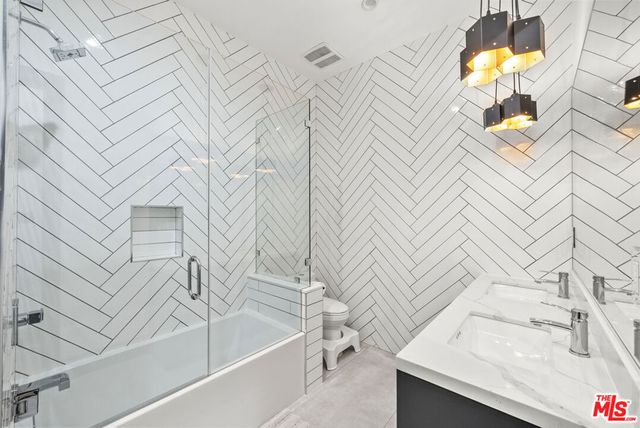 13431 Weddington Street, Sherman Oaks, CA 91401