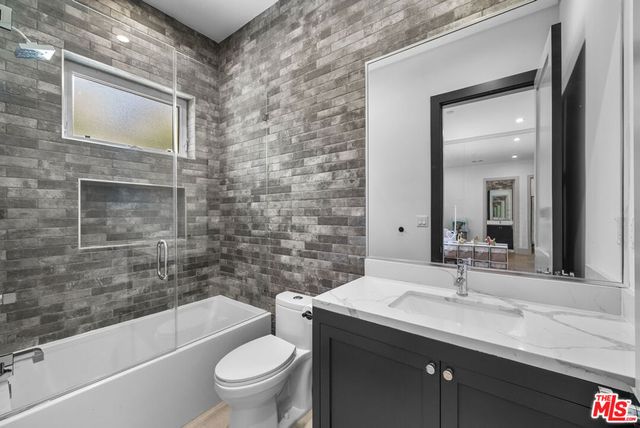 13431 Weddington Street, Sherman Oaks, CA 91401