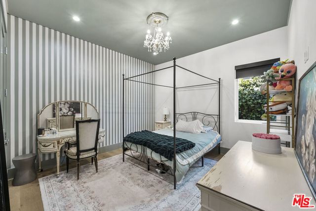 13431 Weddington Street, Sherman Oaks, CA 91401