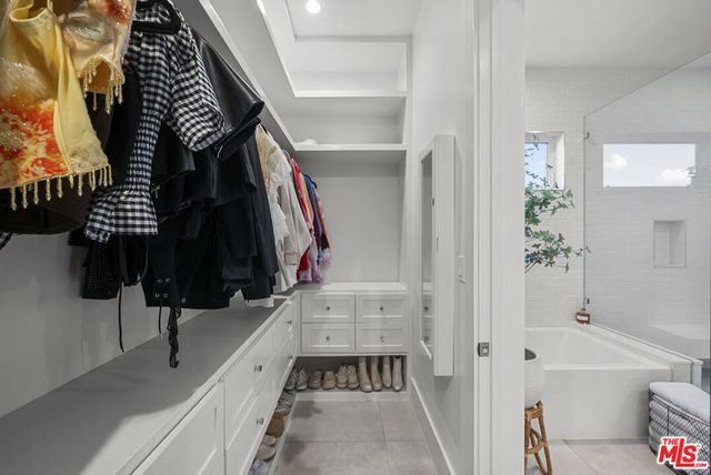 13431 Weddington Street, Sherman Oaks, CA 91401