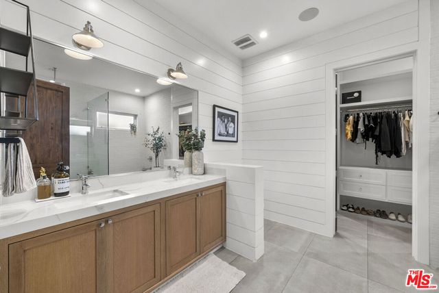 13431 Weddington Street, Sherman Oaks, CA 91401