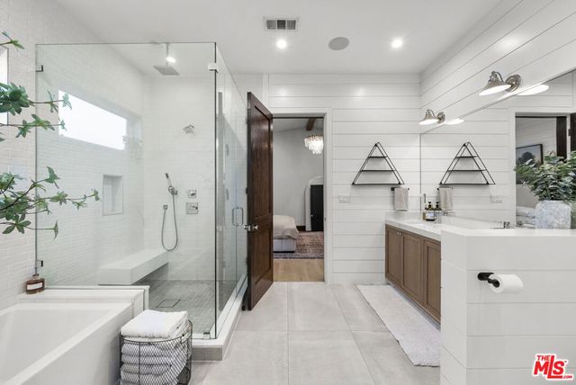 13431 Weddington Street, Sherman Oaks, CA 91401