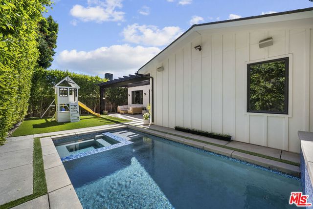 13431 Weddington Street, Sherman Oaks, CA 91401