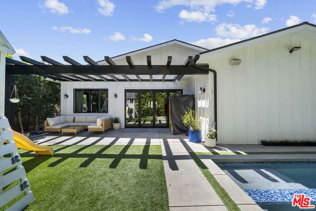 13431 Weddington Street, Sherman Oaks, CA 91401