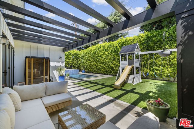 13431 Weddington Street, Sherman Oaks, CA 91401