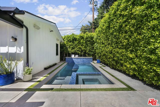 13431 Weddington Street, Sherman Oaks, CA 91401