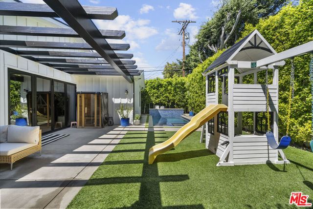 13431 Weddington Street, Sherman Oaks, CA 91401