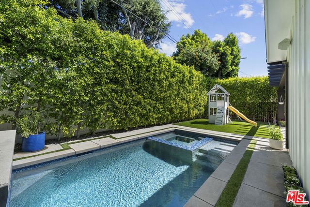 13431 Weddington Street, Sherman Oaks, CA 91401