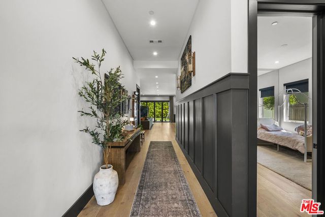 13431 Weddington Street, Sherman Oaks, CA 91401