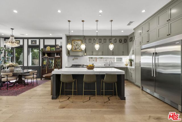 13431 Weddington Street, Sherman Oaks, CA 91401