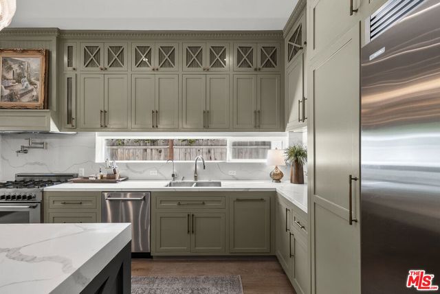 13431 Weddington Street, Sherman Oaks, CA 91401