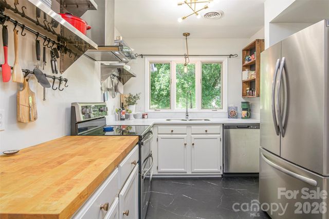 461 Britton Creek Drive, Hendersonville, NC 28791