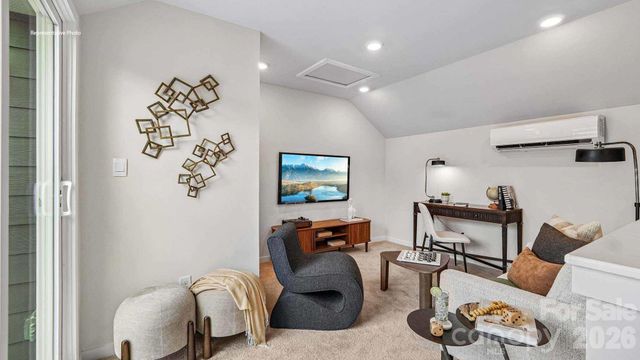 821 Hammers Lane, Charlotte, NC 28205