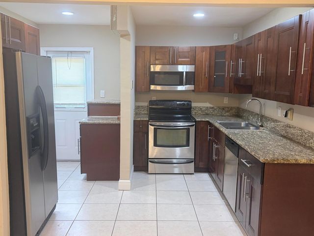 7302 WESTWOOD Drive, Tamarac, FL 33321