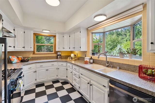 200 E N COVE Road, Shelton, WA 98584