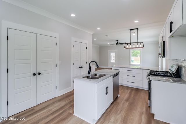 117 Oak View Avenue, Long Beach, MS 39560