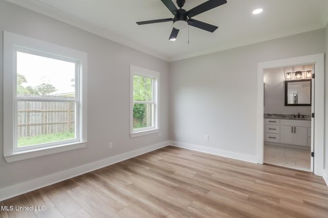 117 Oak View Avenue, Long Beach, MS 39560