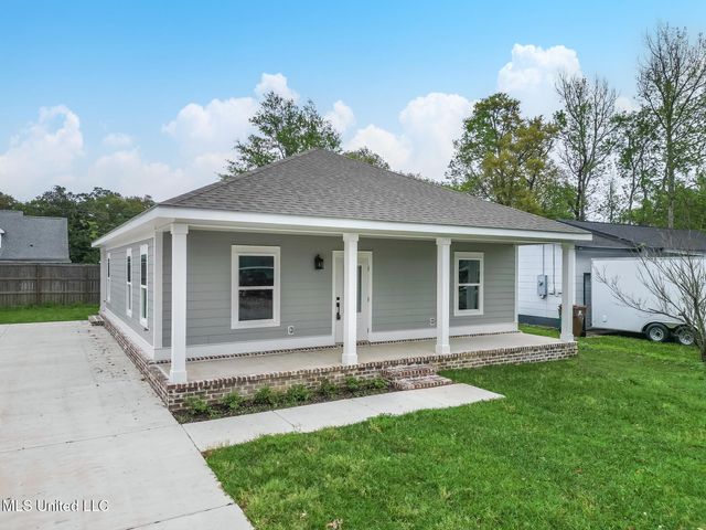 117 Oak View Avenue, Long Beach, MS 39560