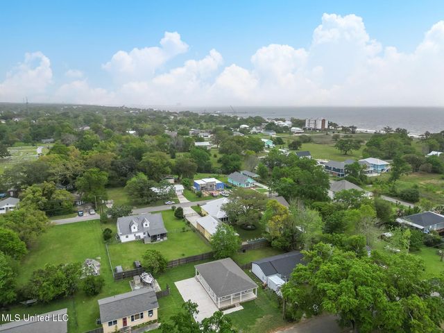 117 Oak View Avenue, Long Beach, MS 39560