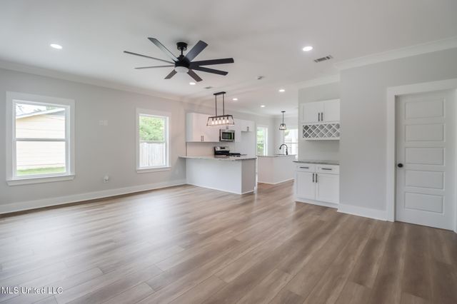 117 Oak View Avenue, Long Beach, MS 39560
